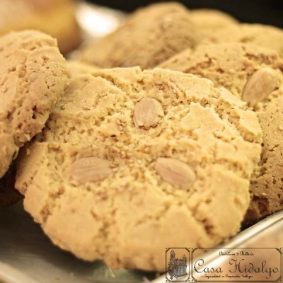 Polvorón Cake with Almond